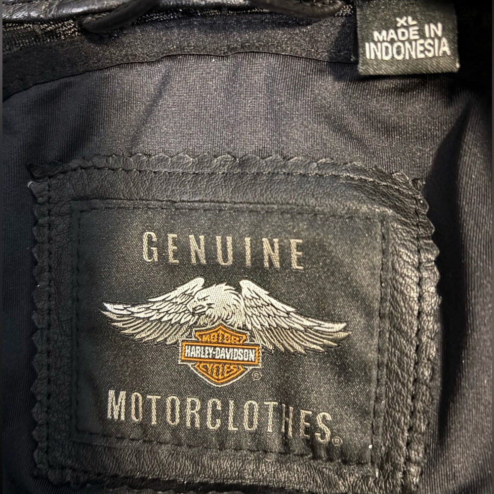 Genuine Harley Davidson women’s leather riding jacket. Size XL